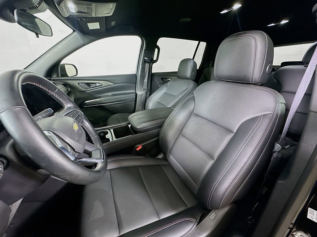 Used 2025 Chevrolet Traverse LT image 16