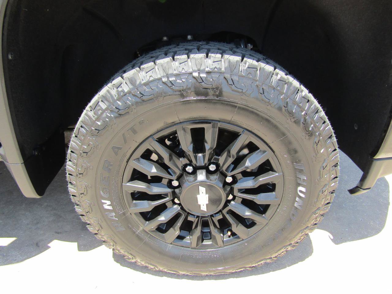 Used 2022 Chevrolet Silverado 2500 LT w/ Midnight Edition AWD/4WD image 8