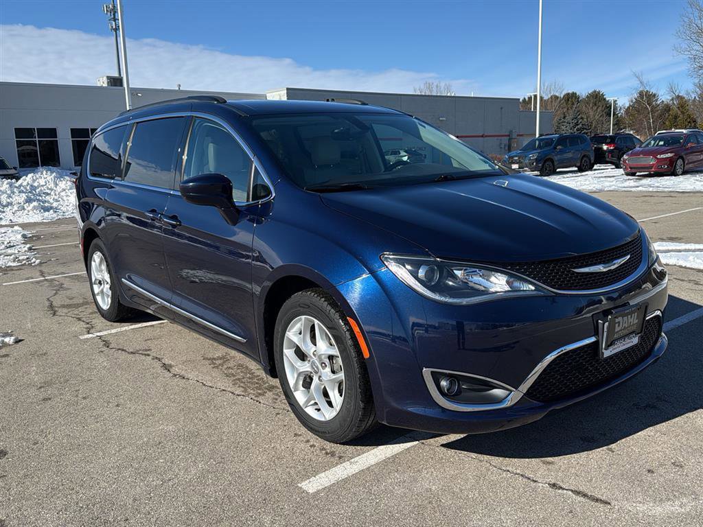 Used 2017 Chrysler Pacifica Touring-L w/ Tire & Wheel Group image 20