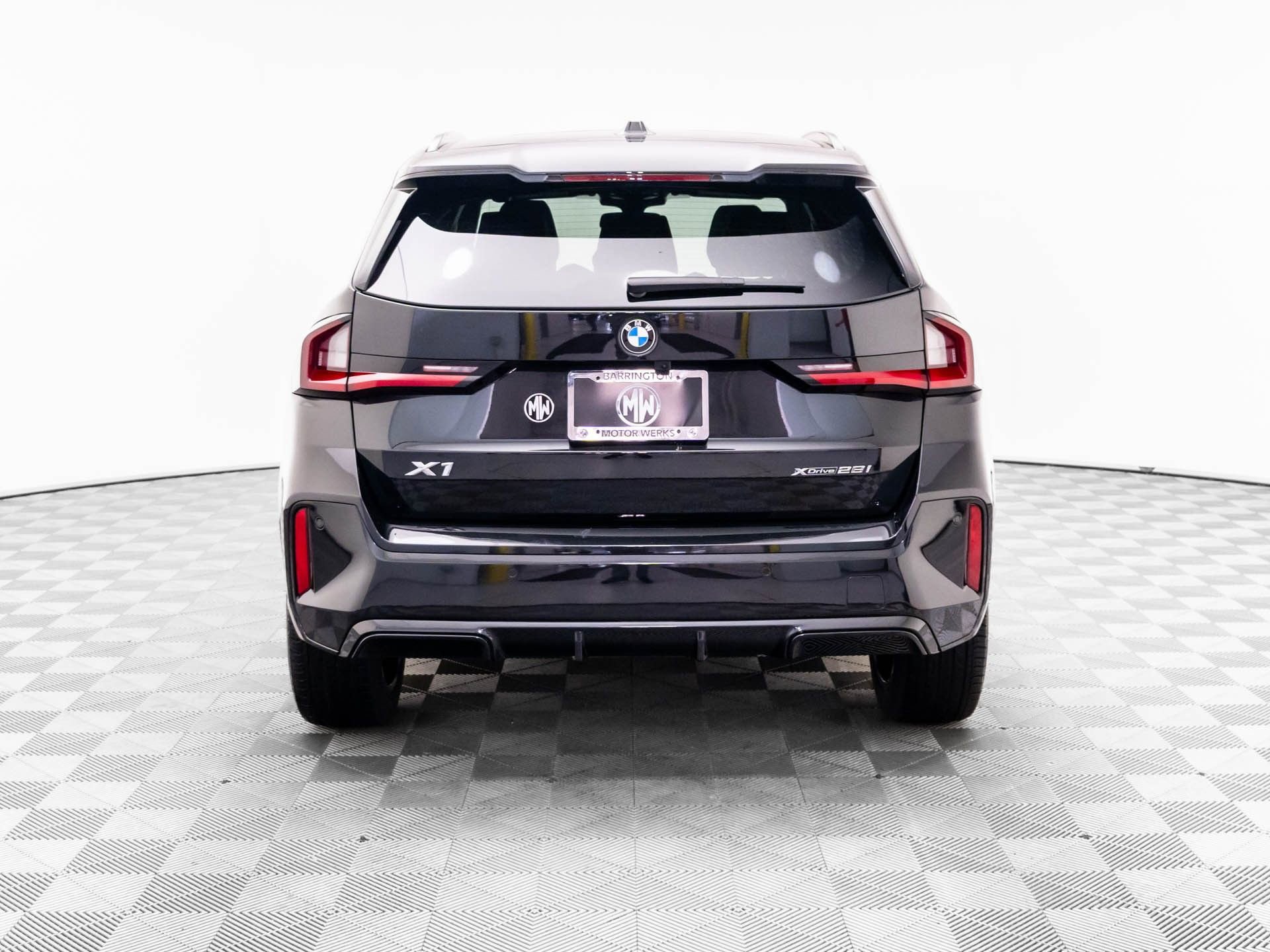 Certified 2025 BMW X1 xDrive28i w/ Technology Package image 4