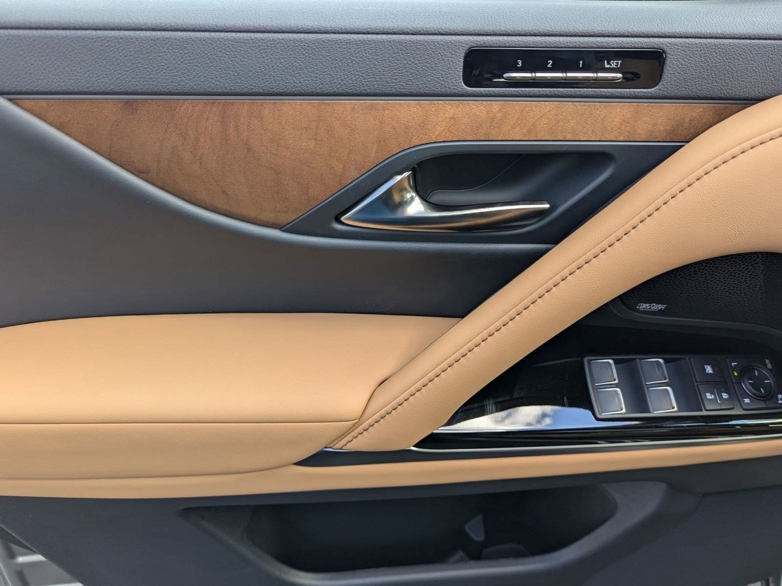 New 2025 Lexus LX 600 4WD w/ Luxury Package image 12