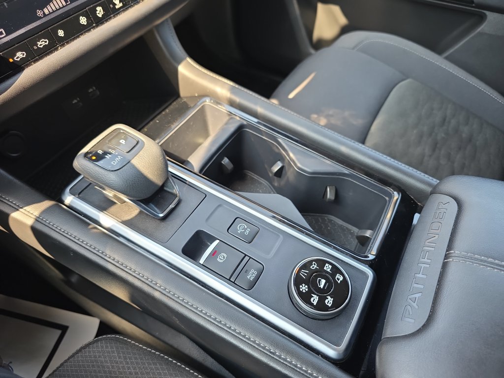 Used 2024 Nissan Pathfinder SV AWD/4WD image 21