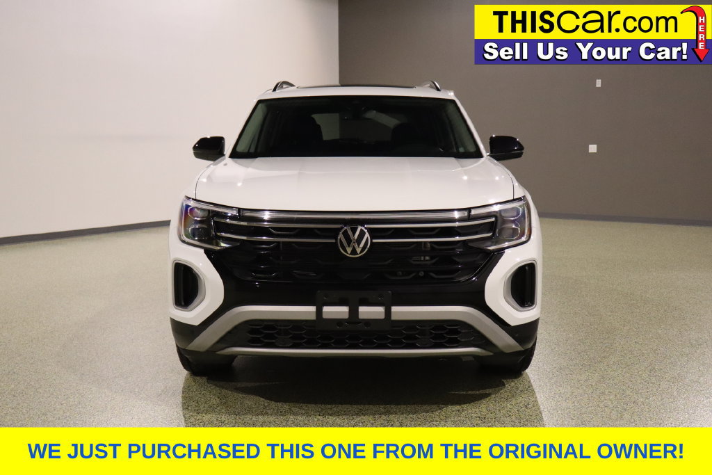 Used 2025 Volkswagen Atlas Peak Edition SE AWD/4WD image 2