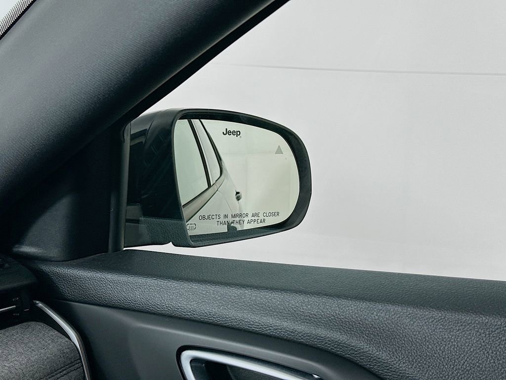 Used 2023 Jeep Compass Latitude image 24