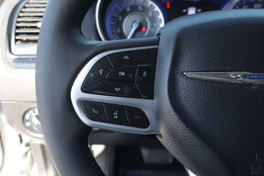 Used 2023 Chrysler 300 Touring w/ Sport Appearance Package RWD image 22