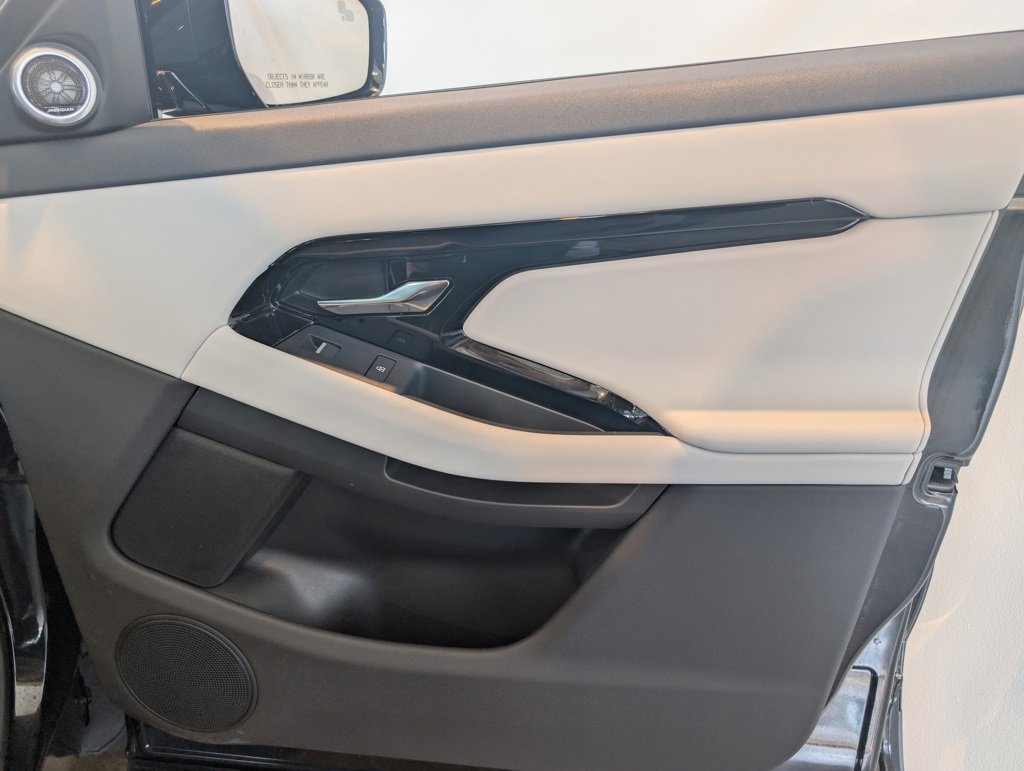 Used 2025 Land Rover Range Rover Evoque S image 31