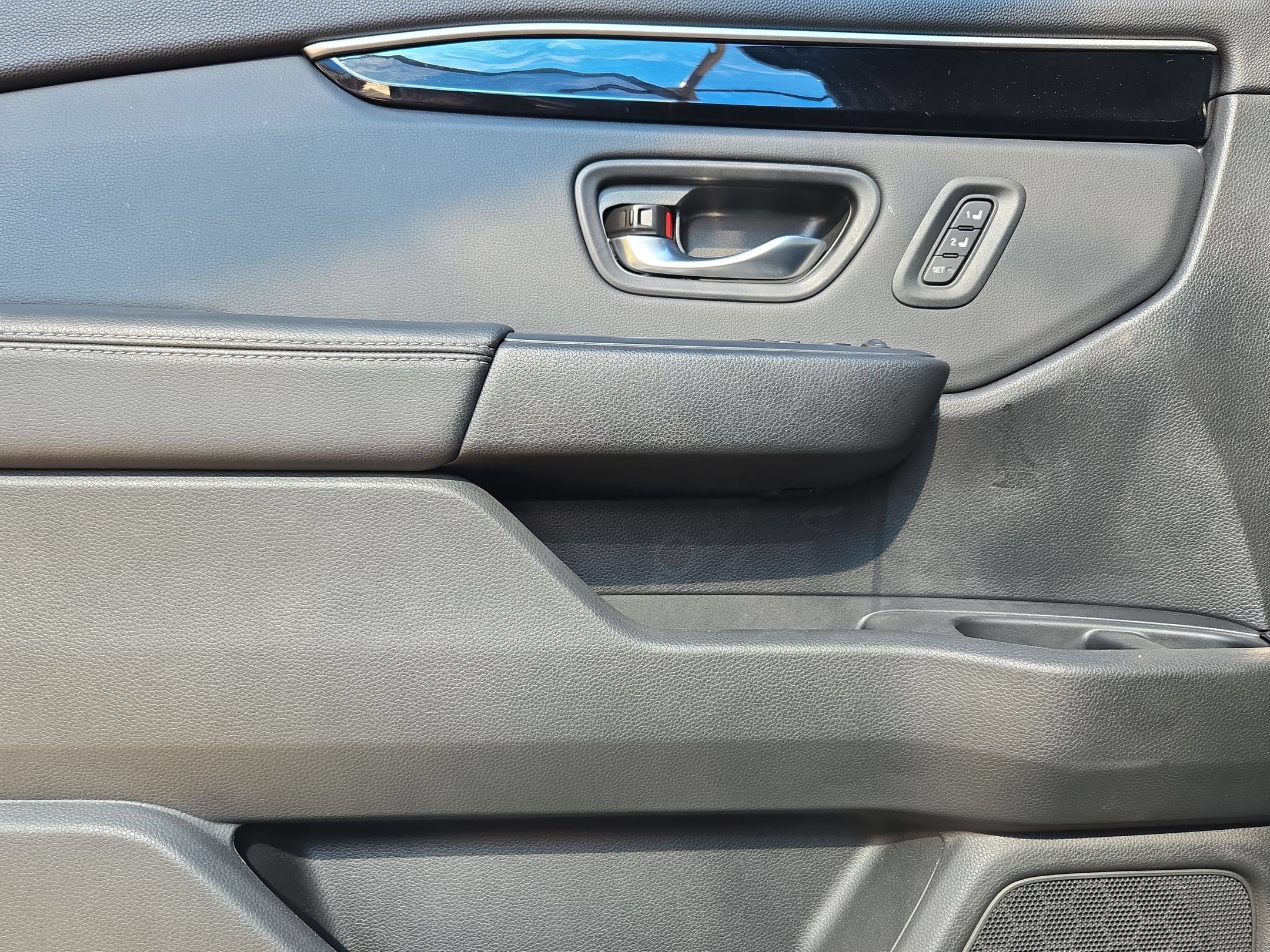 Used 2025 Honda Pilot EX-L image 10