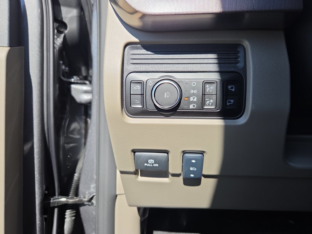 New 2027 Ford F250 Platinum w/ Platinum Plus Package AWD/4WD image 33