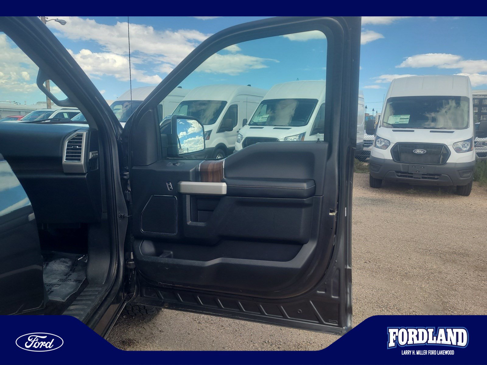 Used 2016 Ford F150 Lariat w/ Equipment Group 502A Luxury AWD/4WD image 16