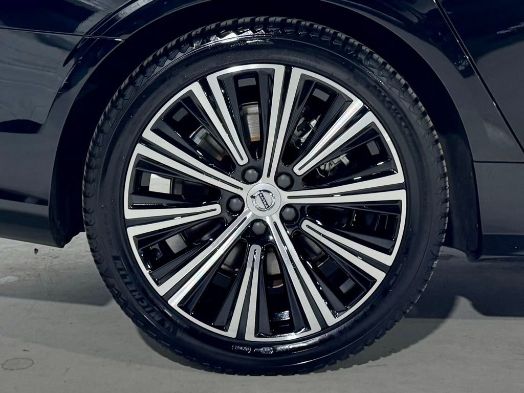 Used 2023 Volvo S90 B6 Plus image 31