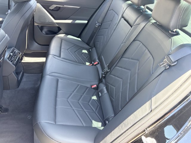Certified 2026 BMW i5 eDrive40 w/ Premium Package RWD image 19