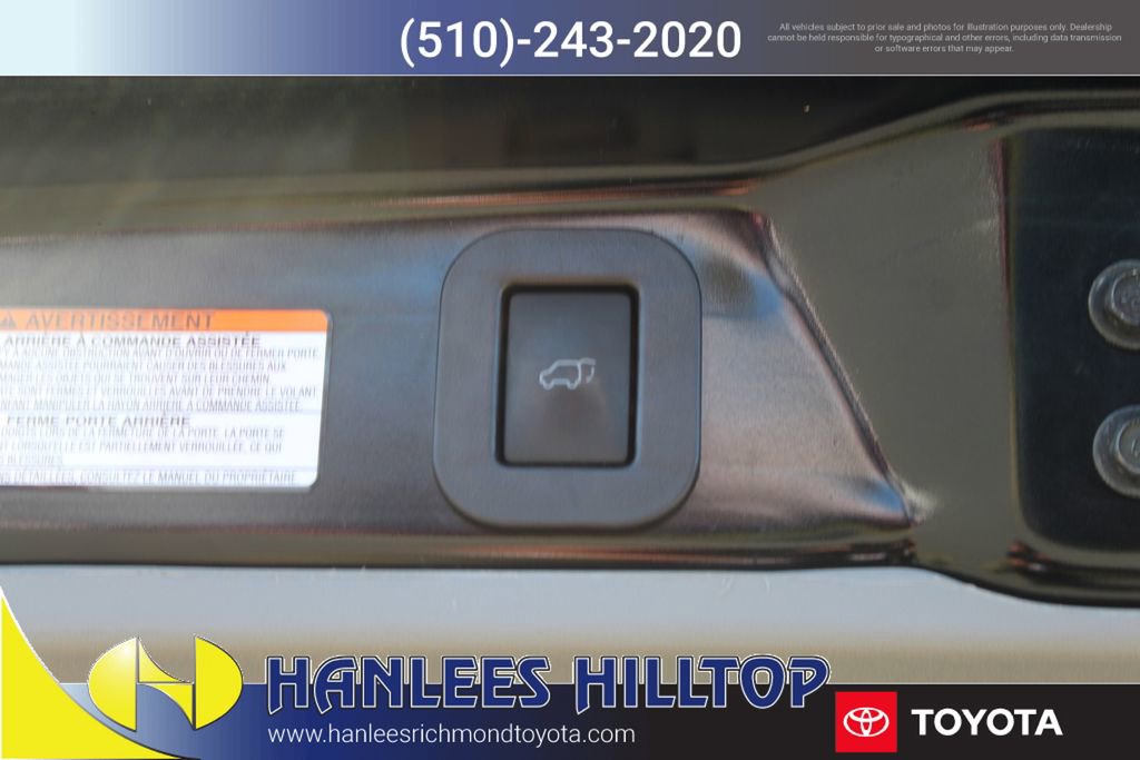 Used 2018 Toyota Sienna Limited w/ Carpet Mat Package image 11