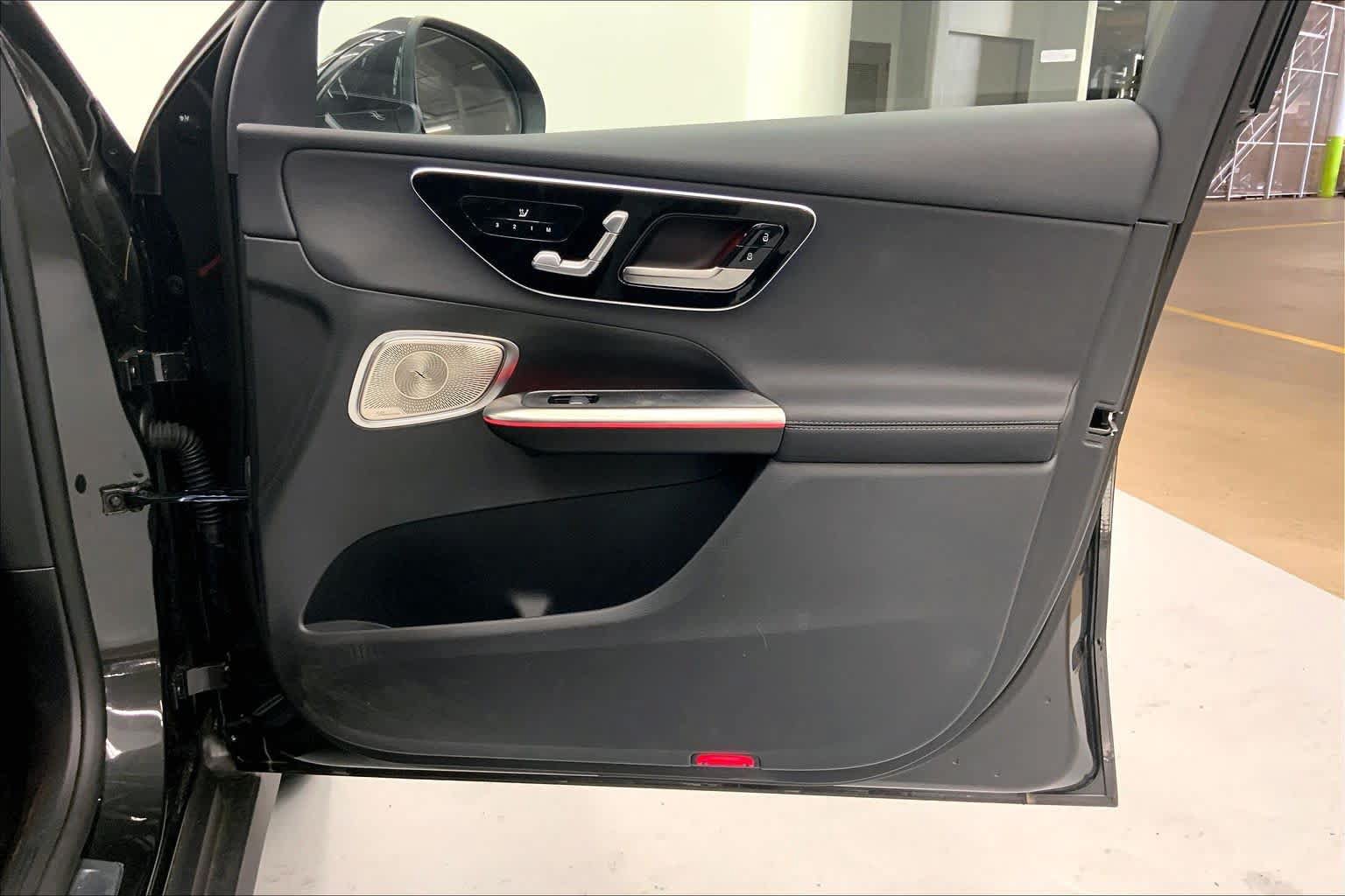Used 2026 Mercedes-Benz GLC 300 image 9