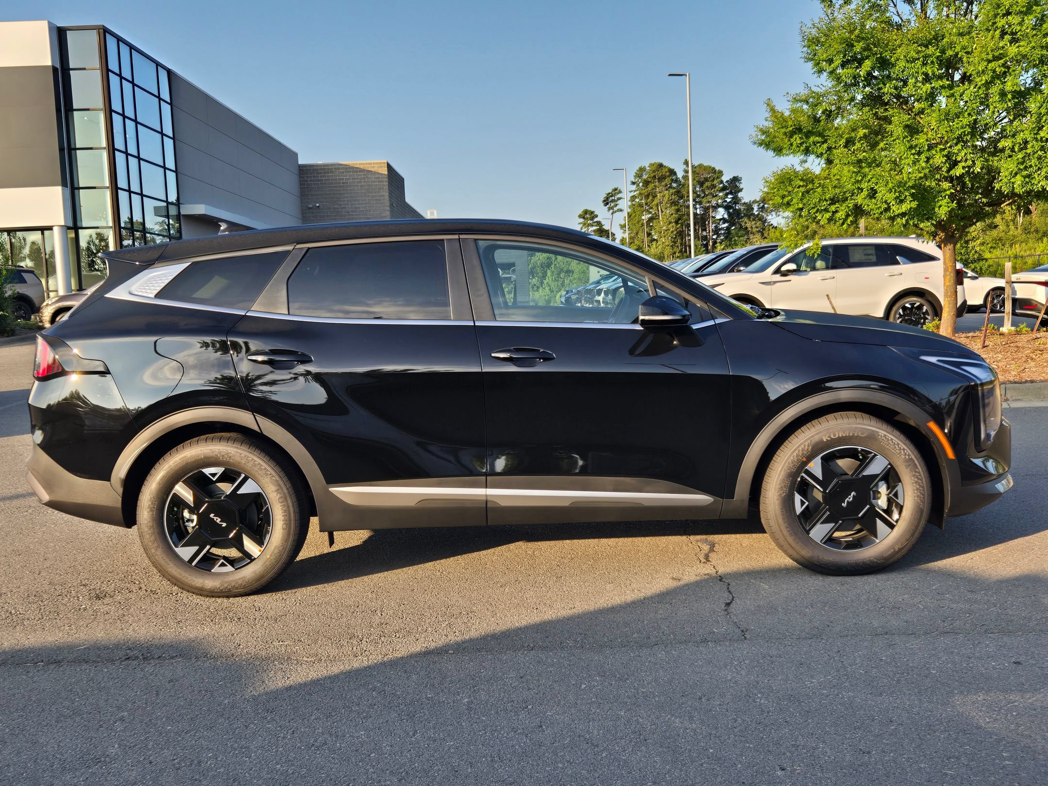 New 2026 Kia Sportage LX w/ LX Convenience Package FWD image 8