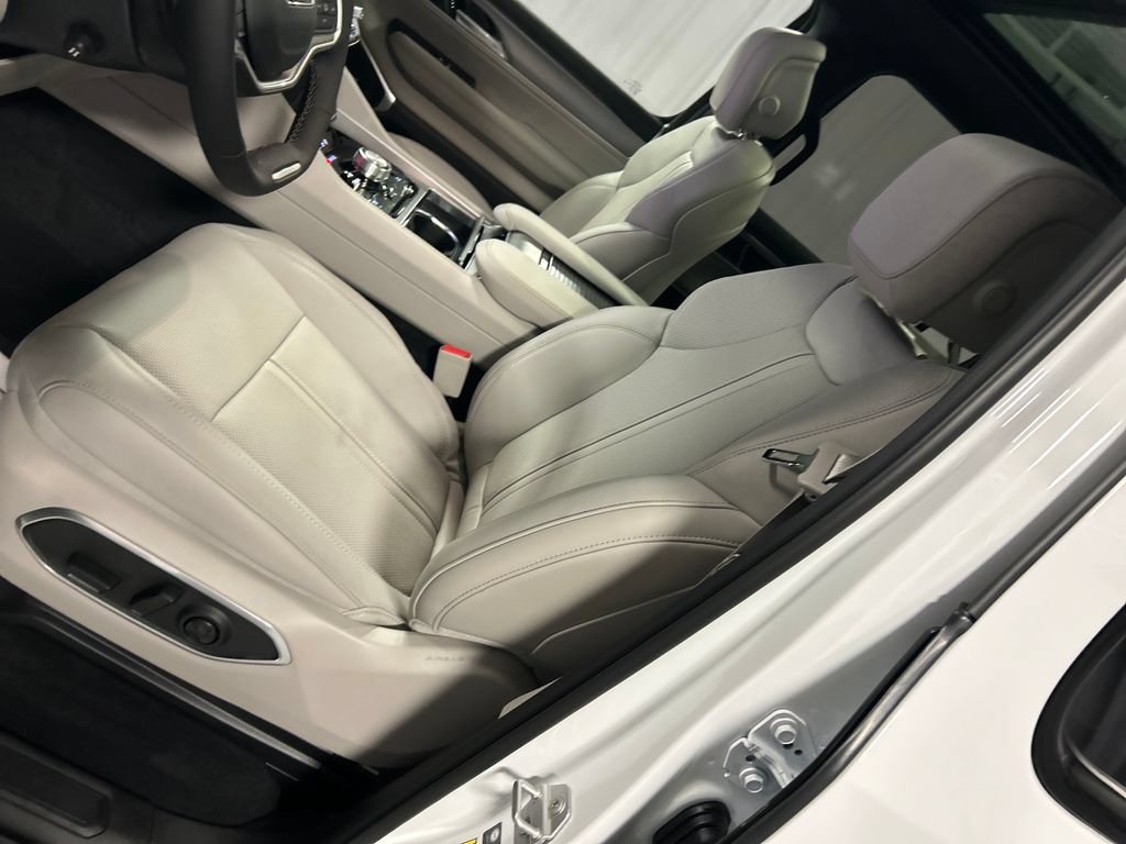 New 2026 Jeep Grand Wagoneer L 4WD image 10