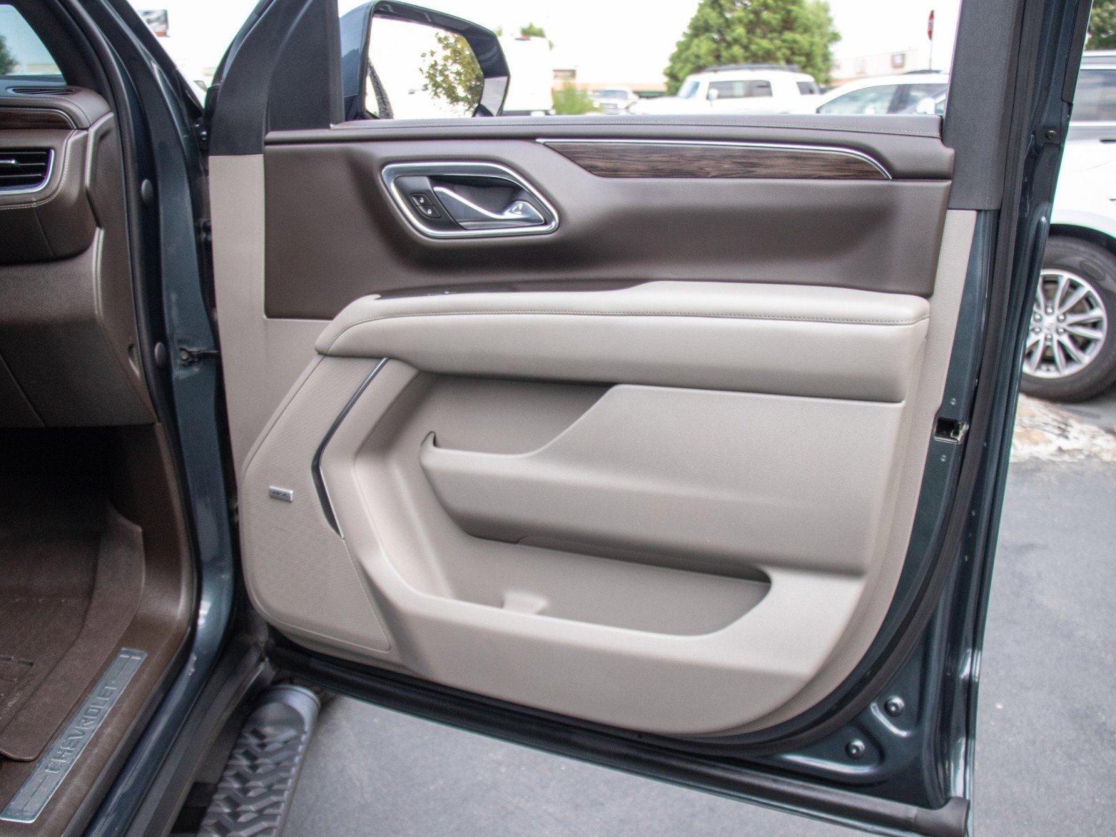 Used 2021 Chevrolet Tahoe Z71 w/ Z71 Off-Road Package image 20