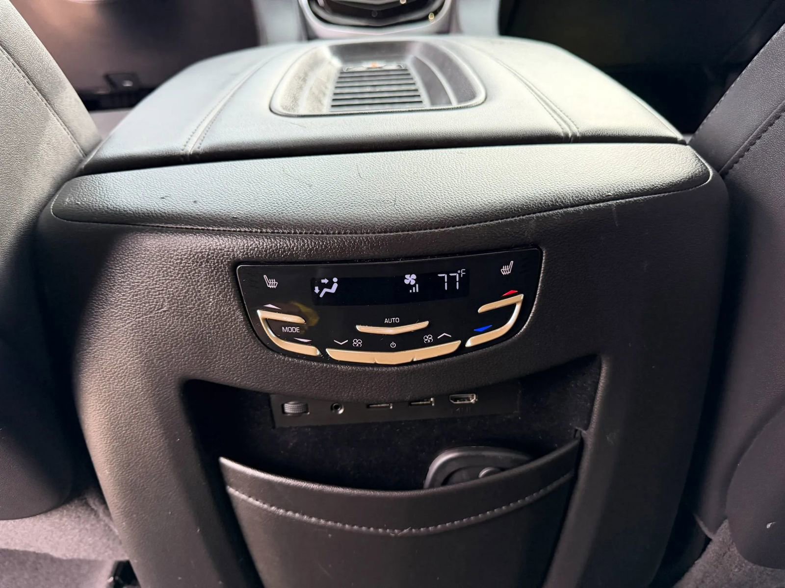 Used 2020 Cadillac Escalade ESV Premium Luxury image 22