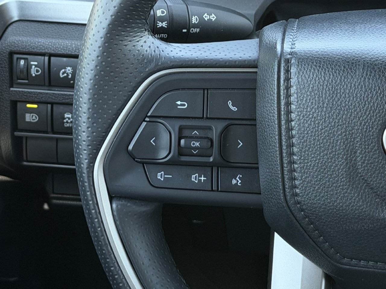 Used 2025 Toyota 4Runner SR5 RWD image 13