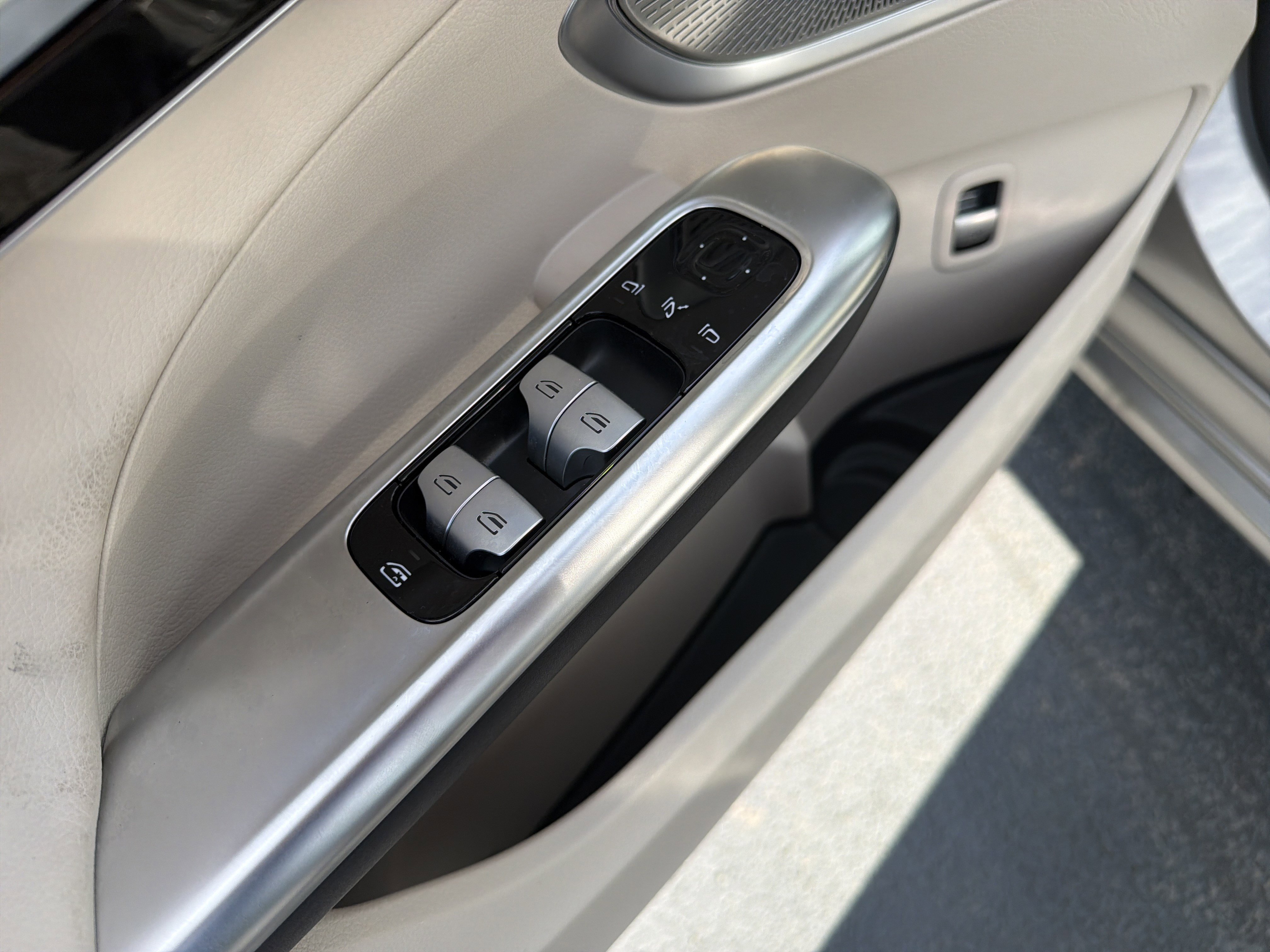 Used 2024 Mercedes-Benz C 300 Sedan w/ Exclusive Trim Package image 11