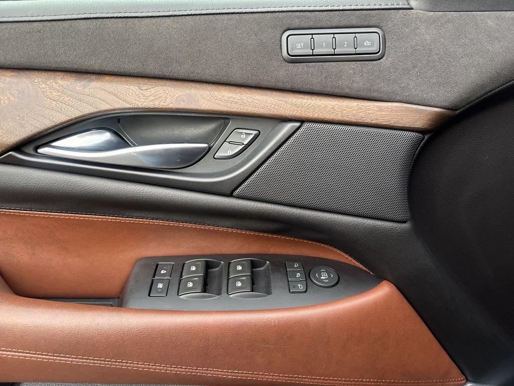 Used 2019 Cadillac Escalade Luxury AWD/4WD image 15