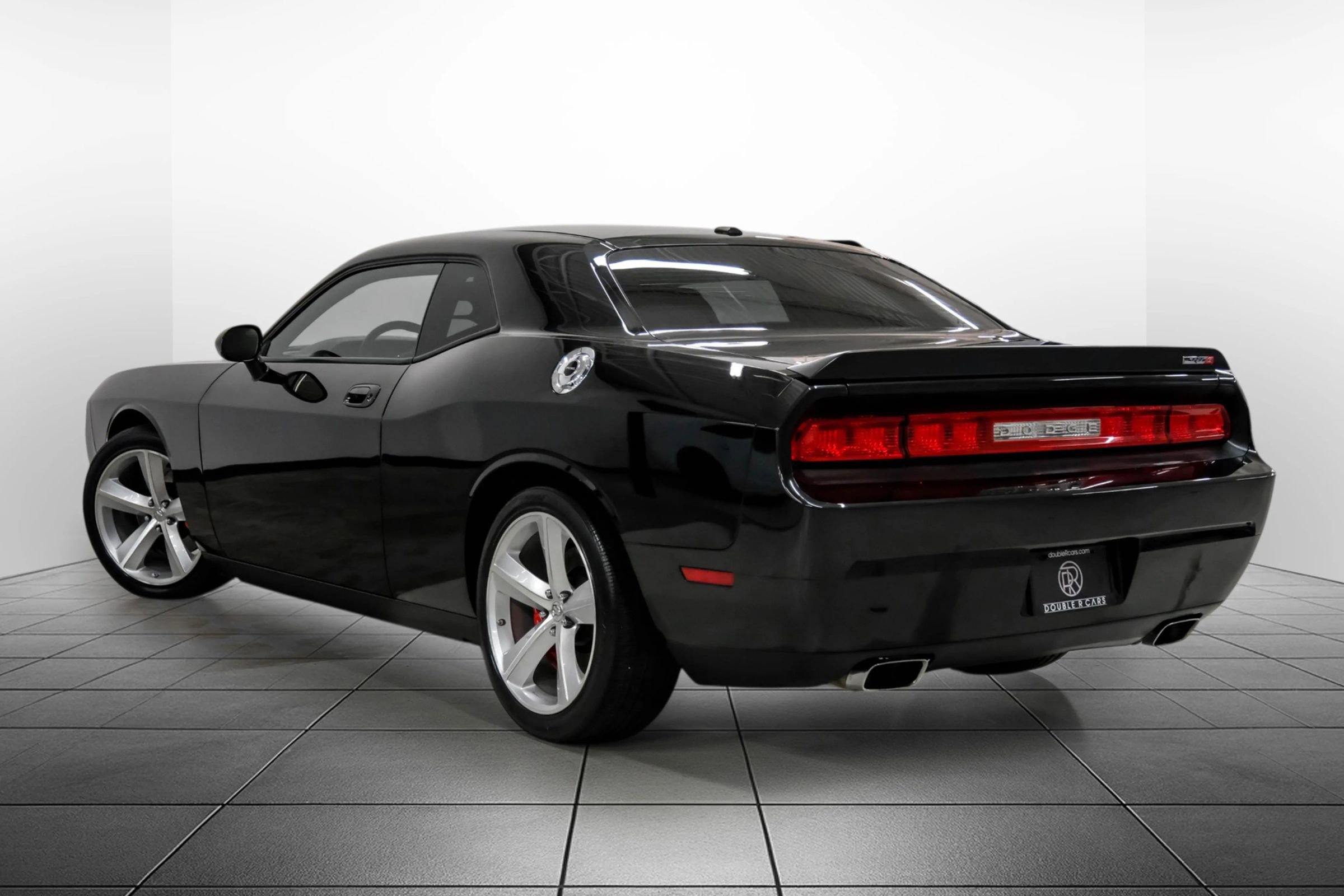 Used 2009 Dodge Challenger SRT8 w/ SRT Option Group II RWD image 10