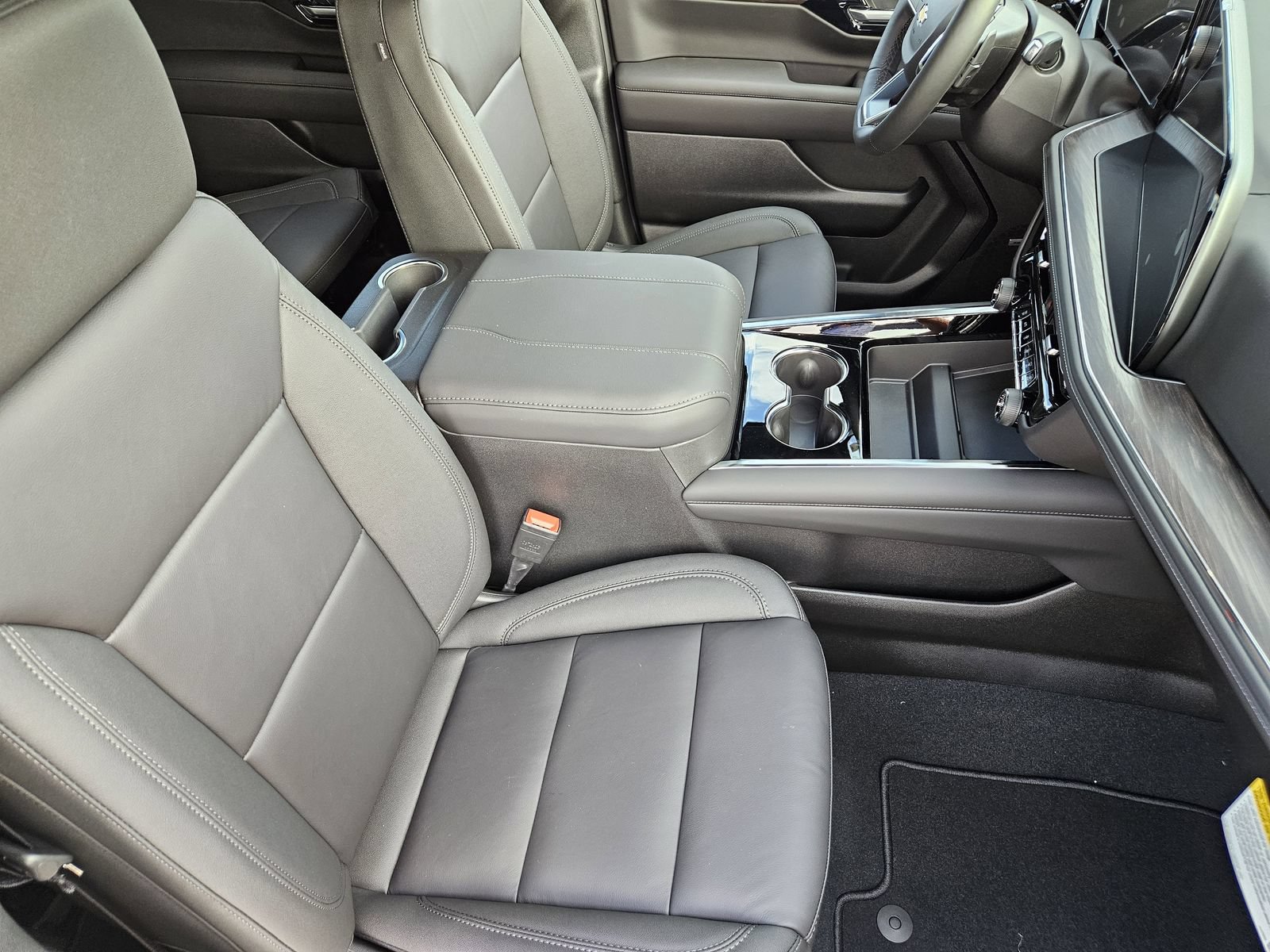 New 2026 Chevrolet Suburban LT w/ Comfort Package RWD image 16