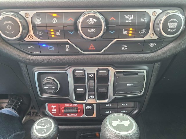 Used 2024 Jeep Wrangler Unlimited AWD/4WD image 32