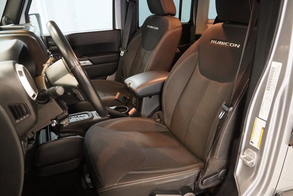 Used 2014 Jeep Wrangler Unlimited Rubicon w/ Connectivity Group image 3