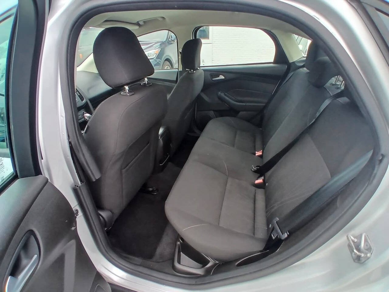 Used 2016 Ford Focus SE FWD image 6
