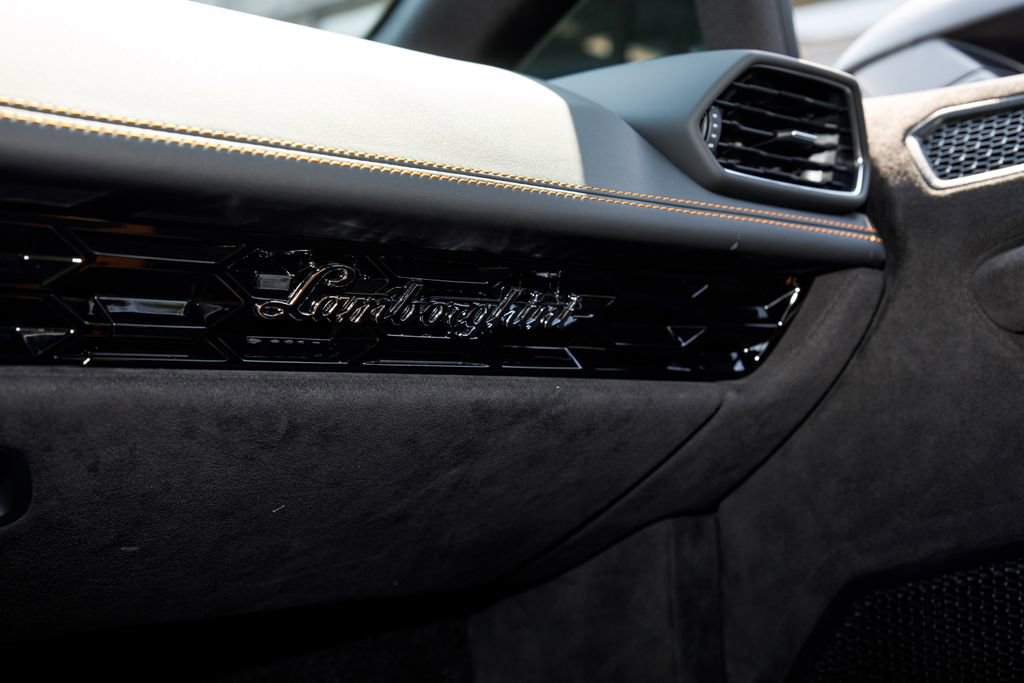 Used 2023 Lamborghini Huracan Sterrato image 54