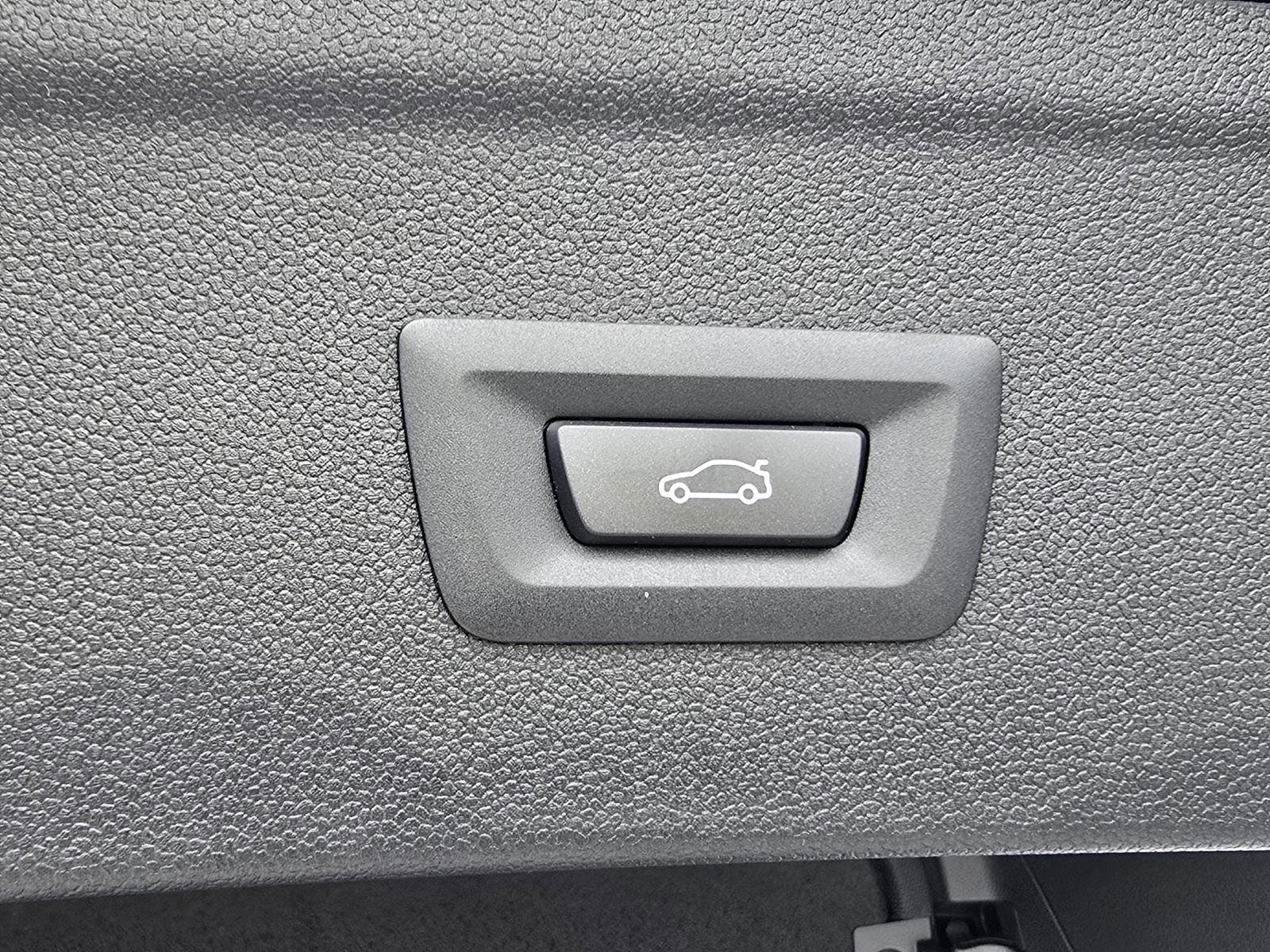 New 2026 BMW iX xDrive60 w/ M Sport Package image 36