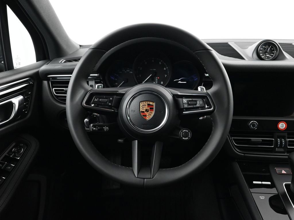 Certified 2026 Porsche Macan image 13