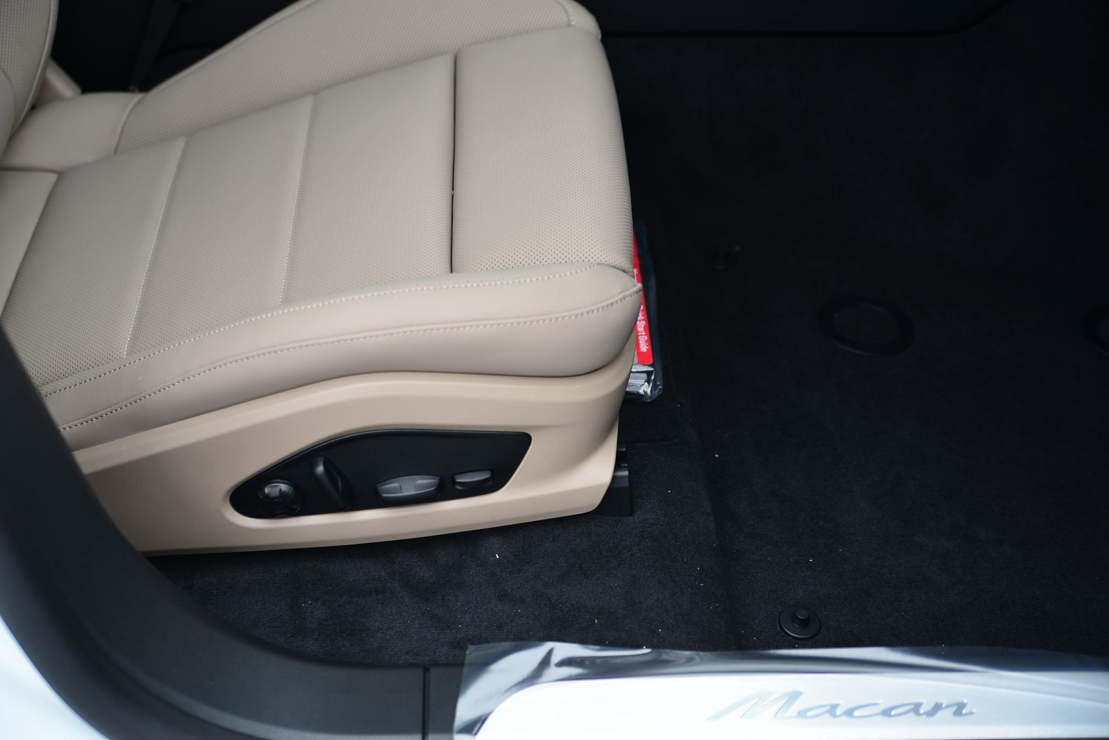 New 2025 Porsche Macan Electric RWD image 24