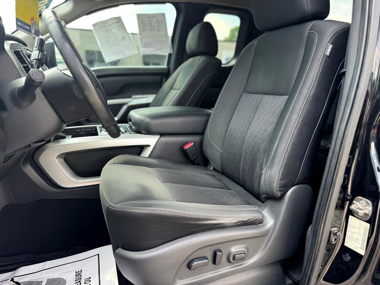 Used 2018 Nissan Titan SV w/ SV Convenience Package image 27