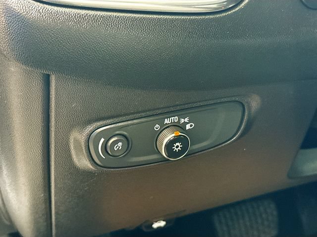 Used 2021 Chevrolet Equinox LS FWD image 11