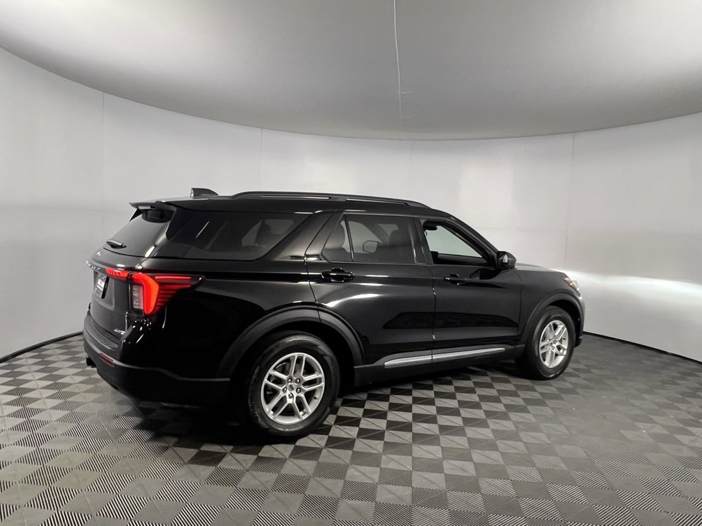Used 2025 Ford Explorer Active image 5