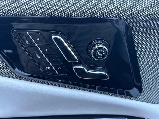 New 2025 Cadillac Optiq Sport 2 w/ LPO, Floor Liner Package image 28