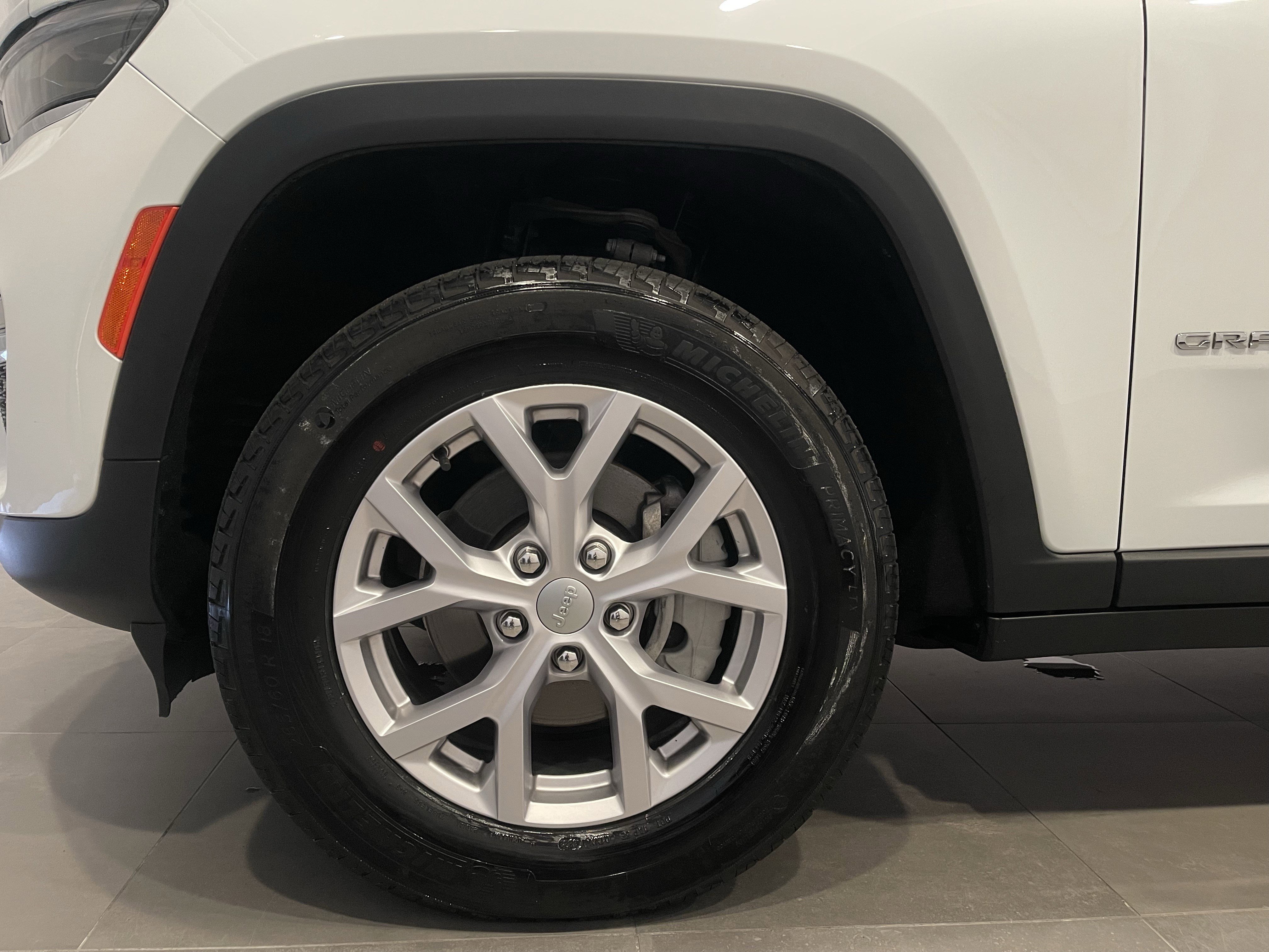 Used 2022 Jeep Grand Cherokee Limited image 7