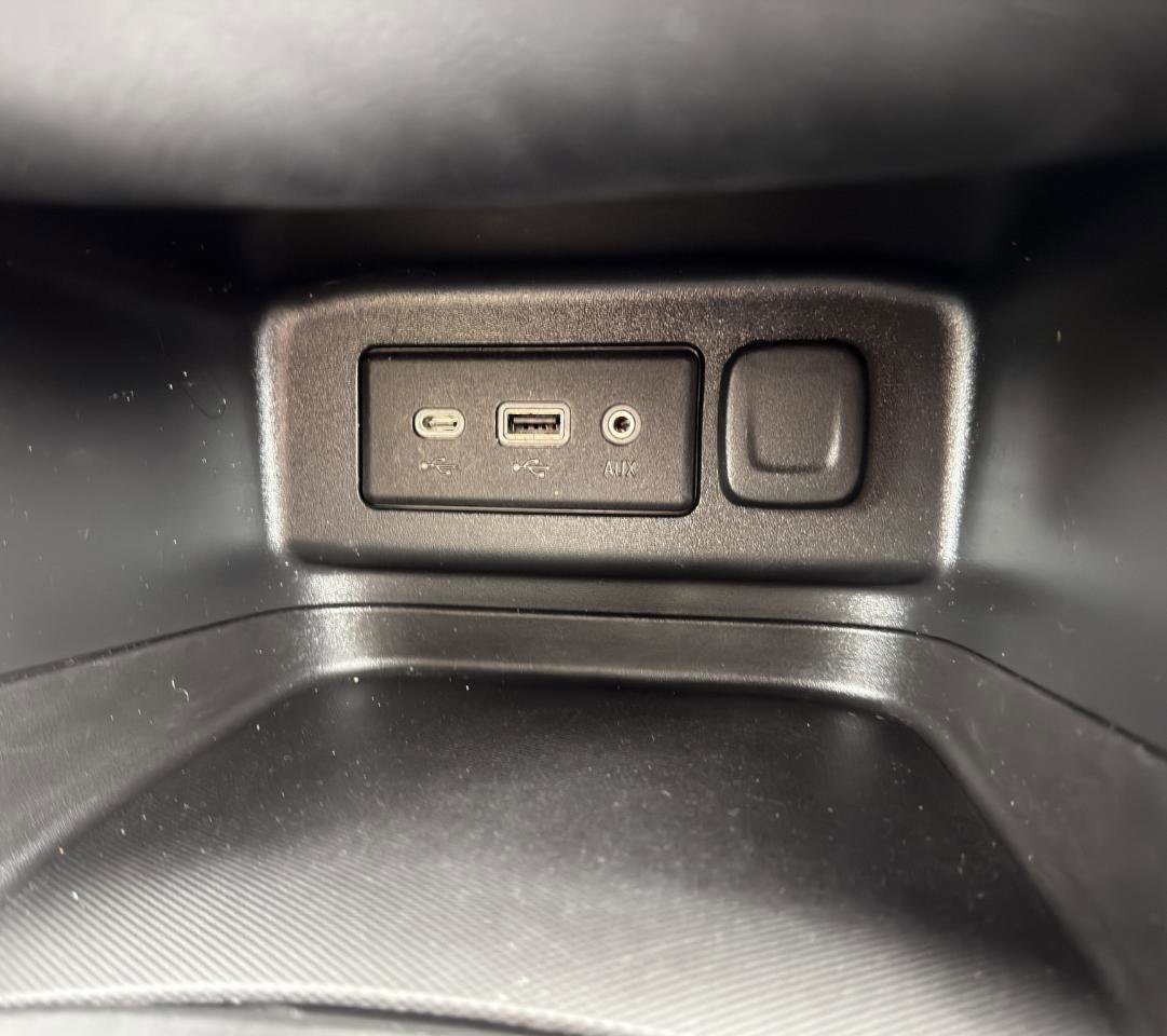 Used 2021 Chevrolet Equinox LT w/ Driver Convenience Package AWD/4WD image 38