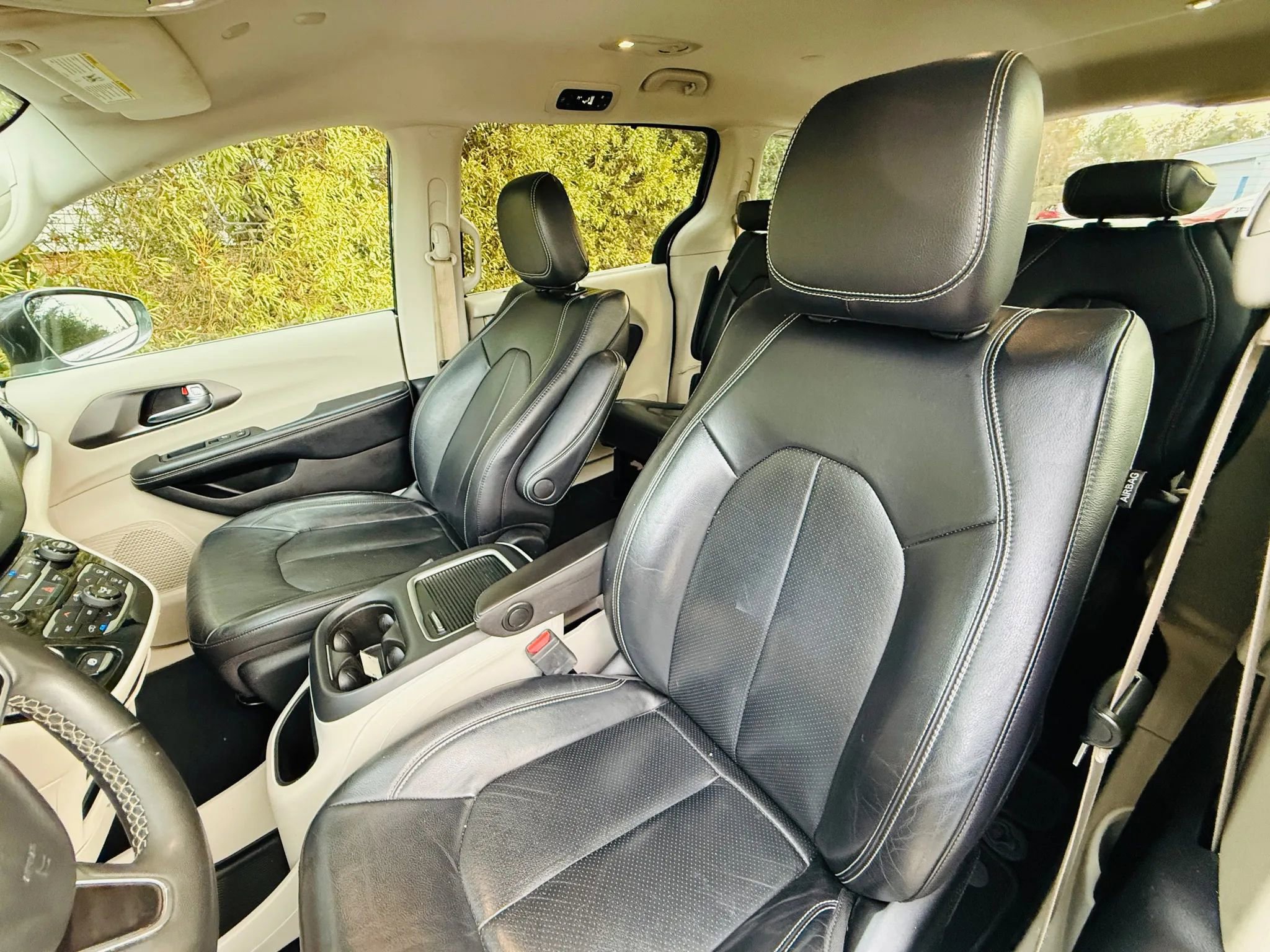 Used 2022 Chrysler Pacifica Touring-L FWD image 30