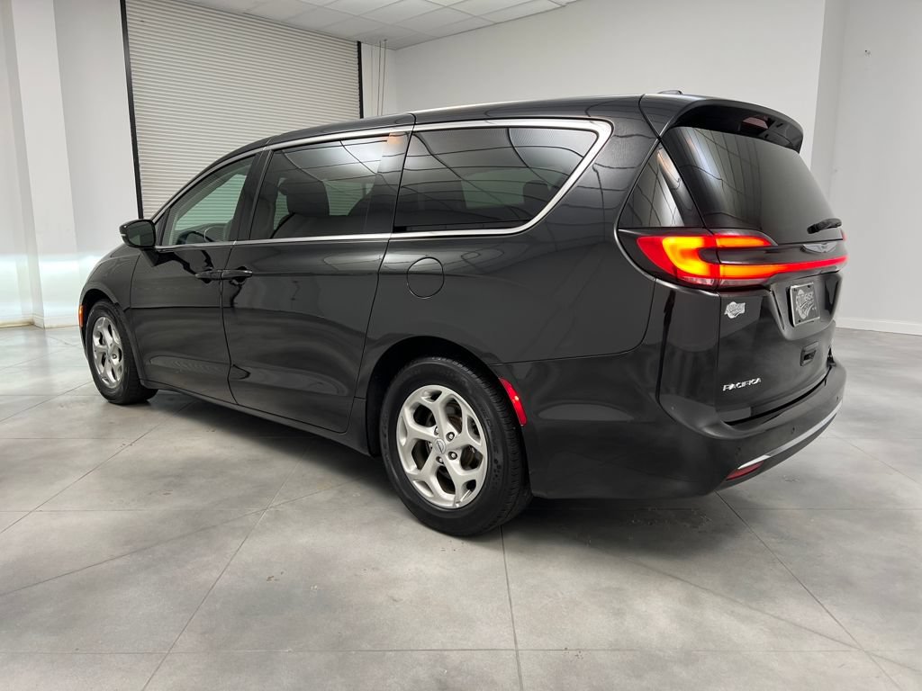 Used 2024 Chrysler Pacifica Limited FWD image 6