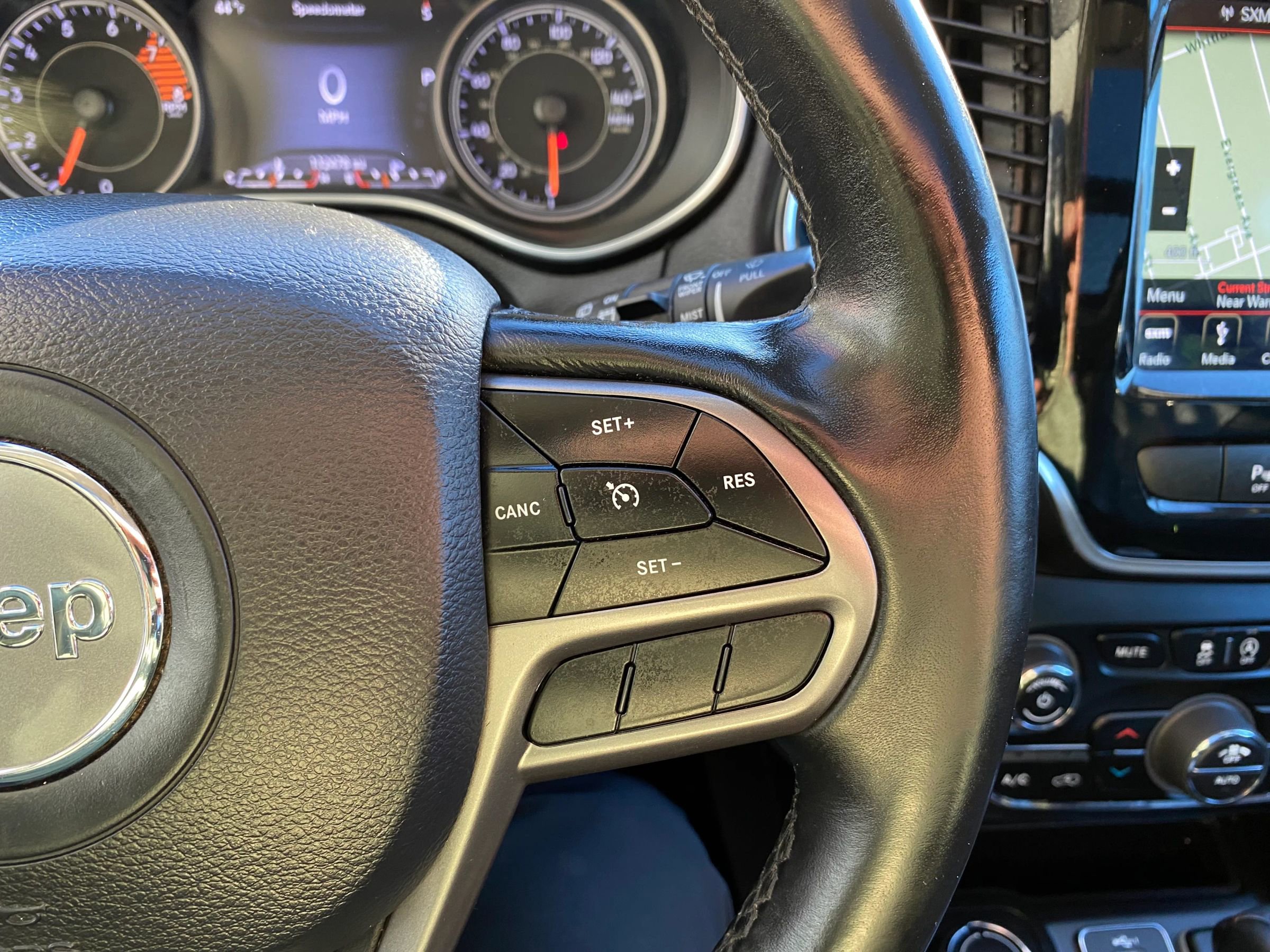 Used 2019 Jeep Cherokee Limited image 16