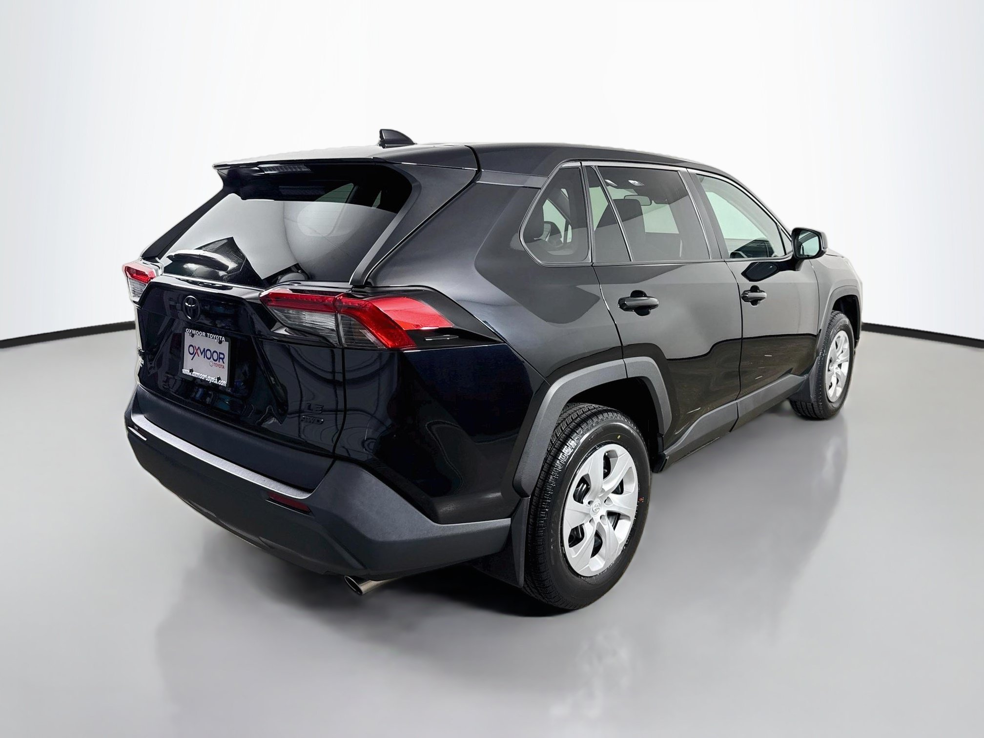 Used 2024 Toyota RAV4 LE AWD/4WD image 7