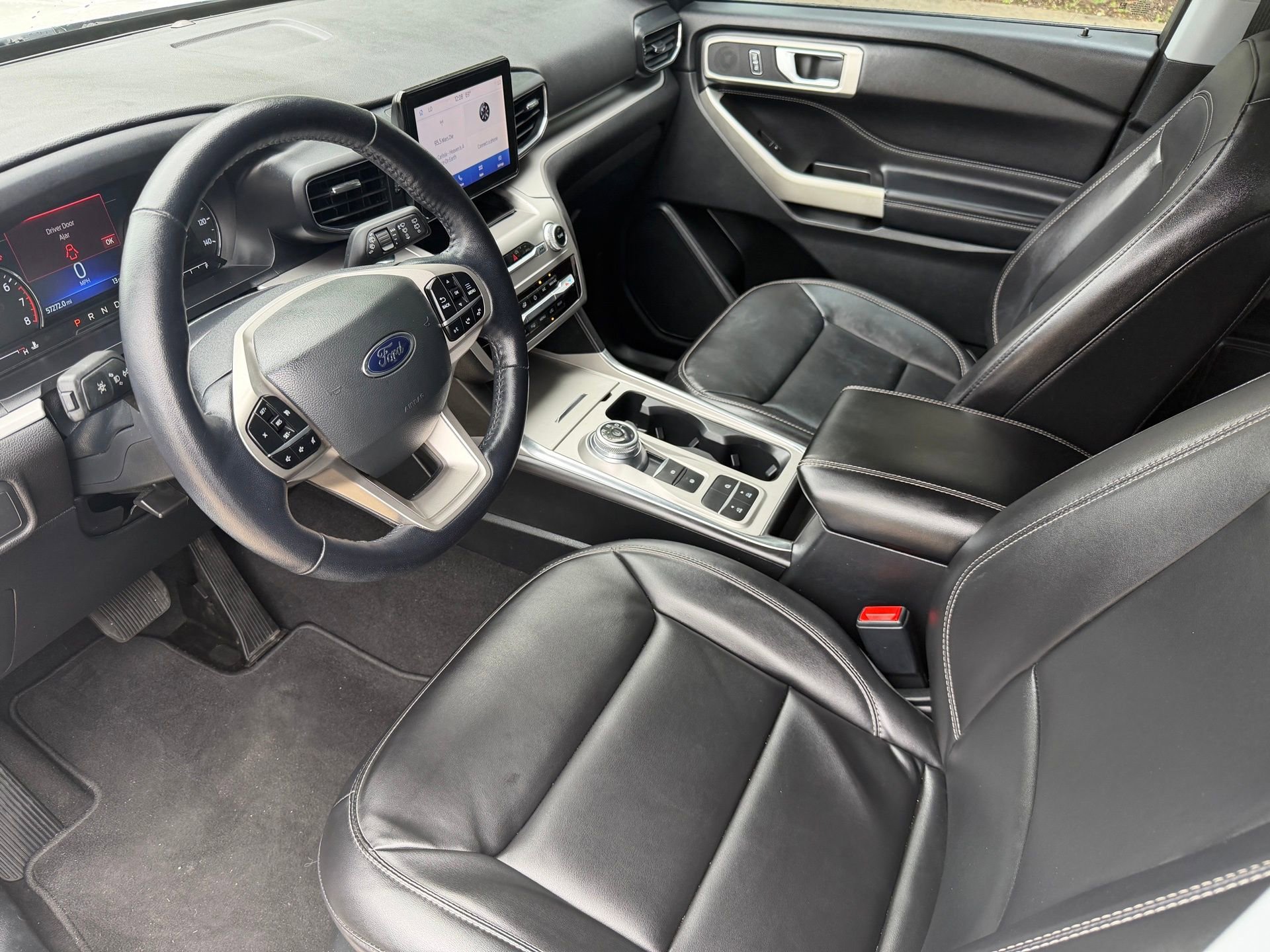 Used 2022 Ford Explorer XLT w/ Equipment Group 202A RWD image 9