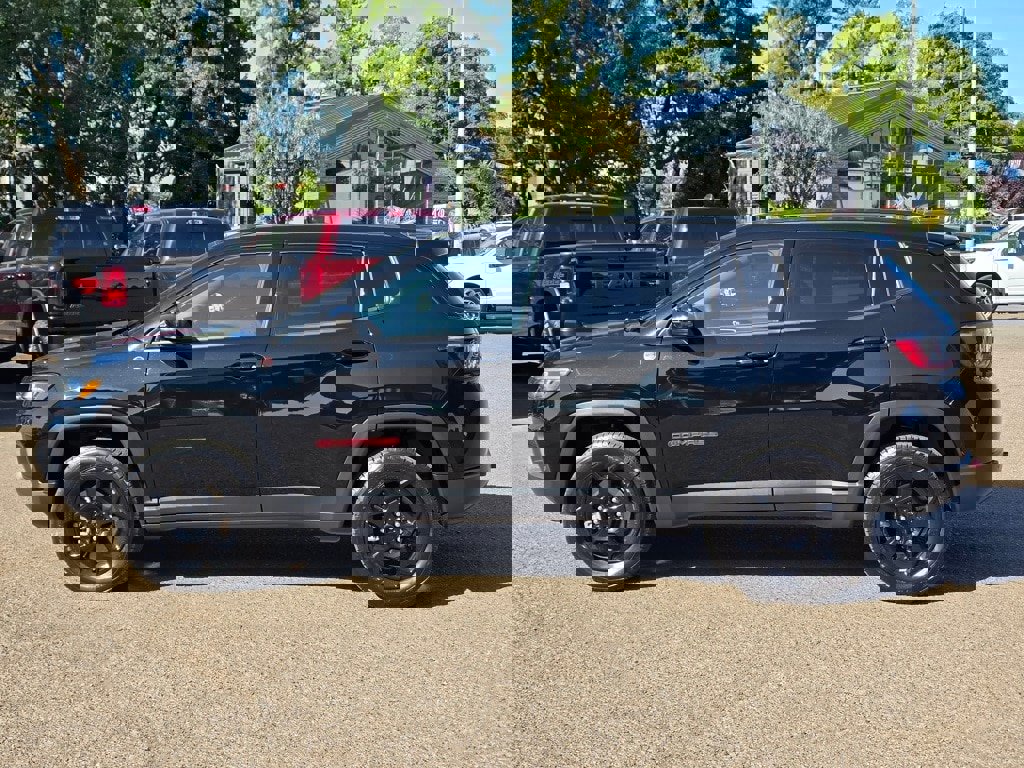 Used 2023 Jeep Compass Trailhawk image 5