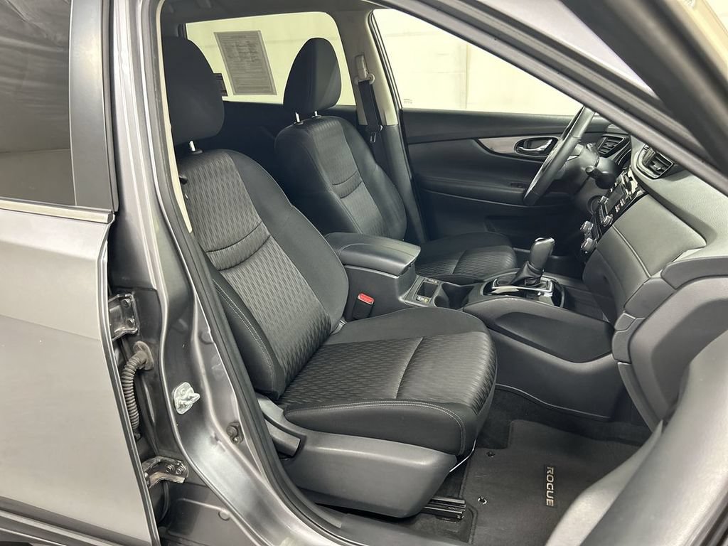 Used 2017 Nissan Rogue SV AWD/4WD image 22