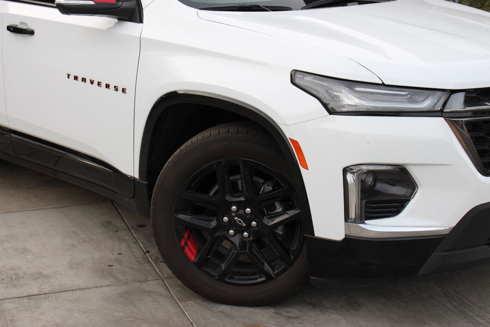 Used 2023 Chevrolet Traverse Premier w/ Redline Edition image 3