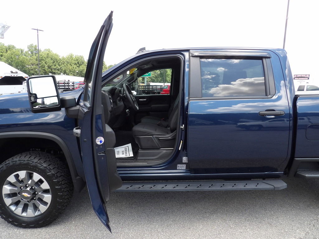 Used 2022 Chevrolet Silverado 2500 Custom w/ Custom Value Package AWD/4WD image 13