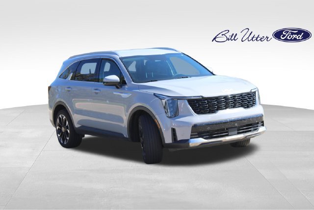 Used 2025 Kia Sorento EX FWD image 3