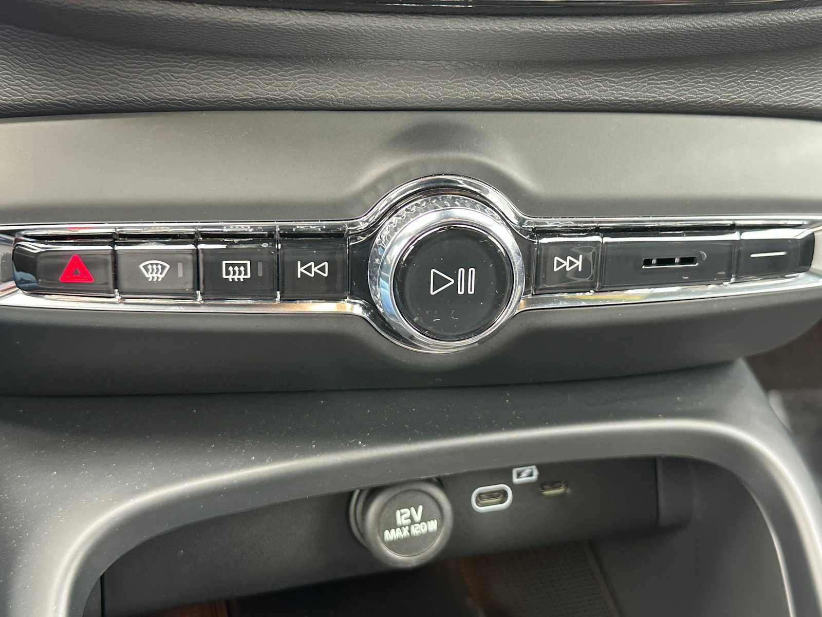 Used 2025 Volvo EX40 Core w/ Climate Package AWD/4WD image 26